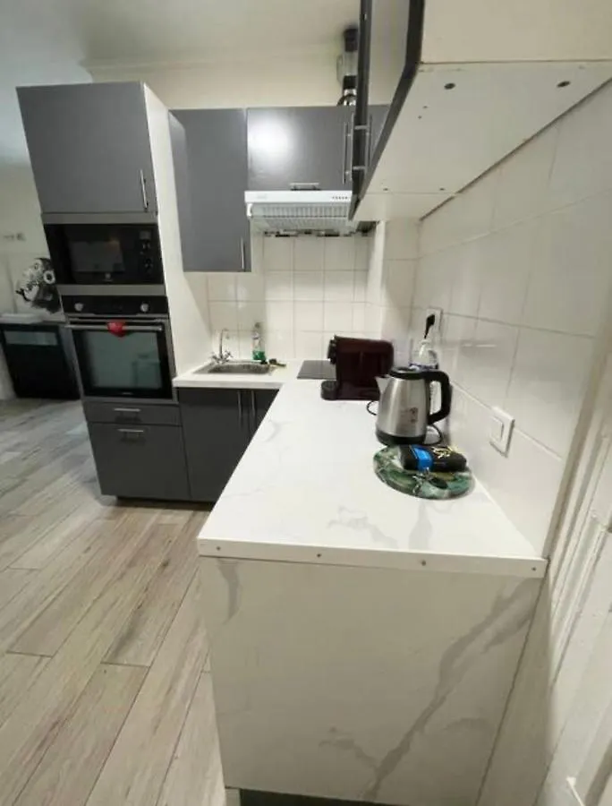 Appartement 2 Pieces Au Pied Du Metro Buzenval. Paris 0*,